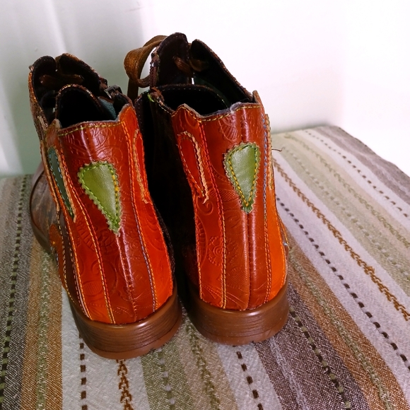 Awesome Boots, go with anything - Picture 4 of 5